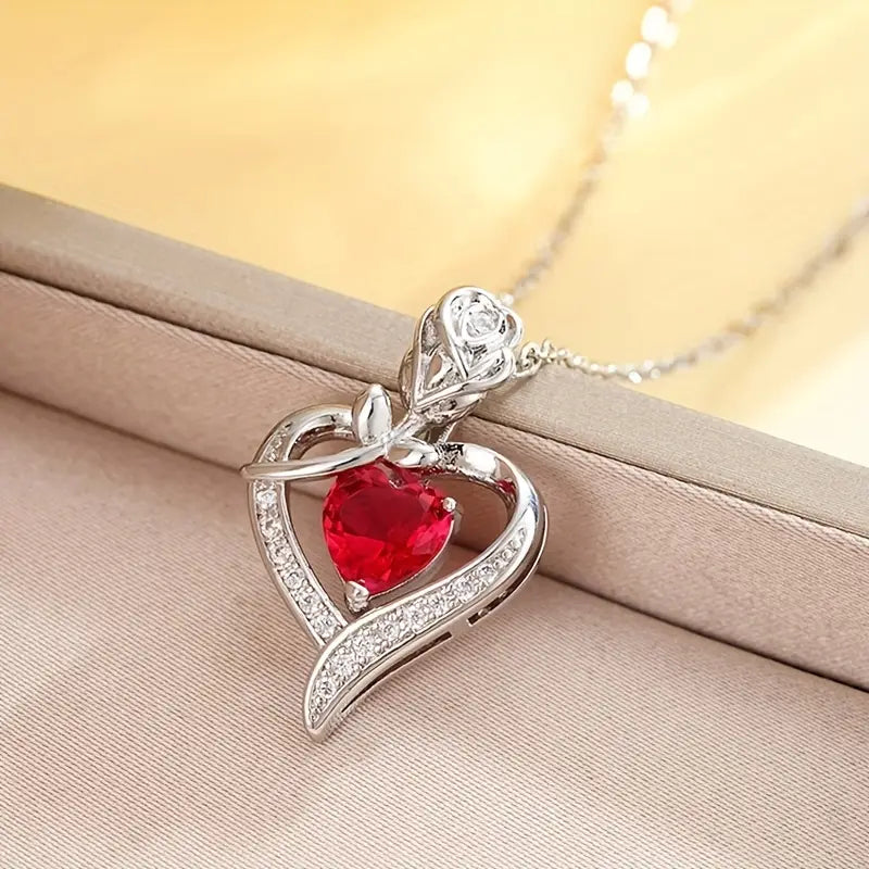 Colar de Prata com Pendente de Coração em Rubis