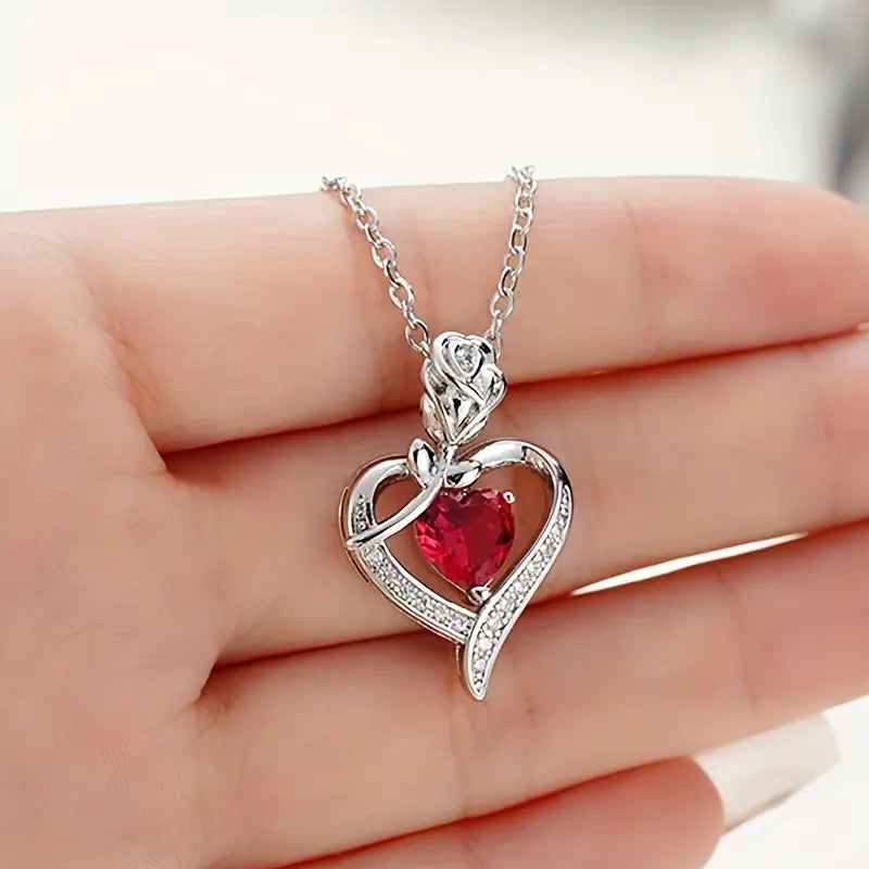Colar de Prata com Pendente de Coração em Rubis